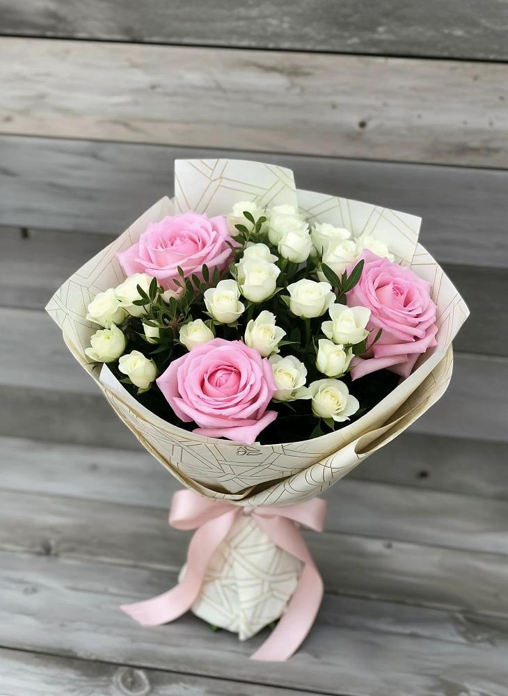 Букет цветов из: Розы в Первомайском Томской области