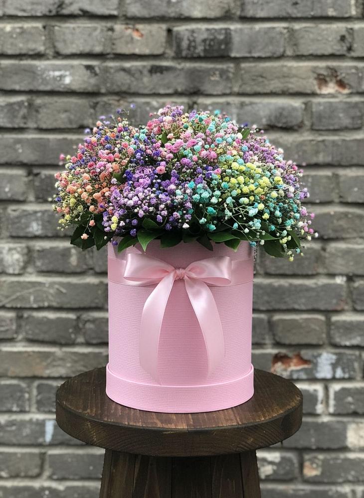 Цветочная композиция из Гипсофила и Розы в шляпной коробке в Первомайском Томской области