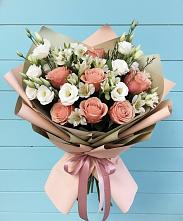 Букет цветов из:  Розы, Альстромерии и Лизиантусы в Первомайском Томской области