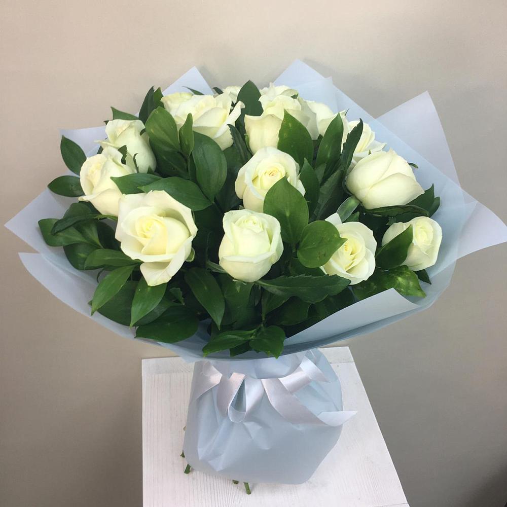 Букет 15 Белых роз Проуд в Первомайском Томской области