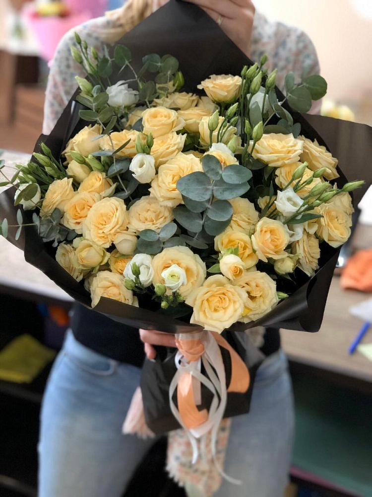 Букет цветов из: Розы и Лизиантусы в Первомайском Томской области