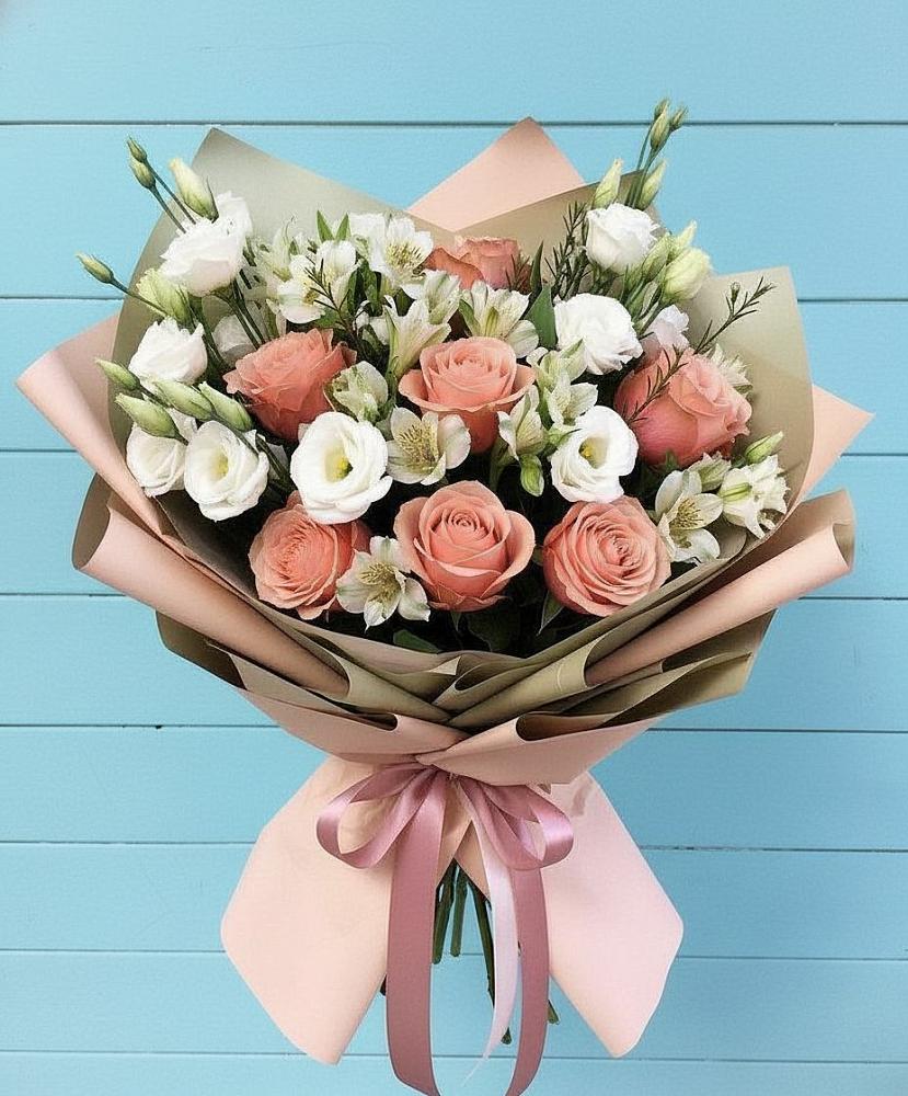 Букет цветов из: Розы, Альстромерии и Лизиантусы в Первомайском Томской области