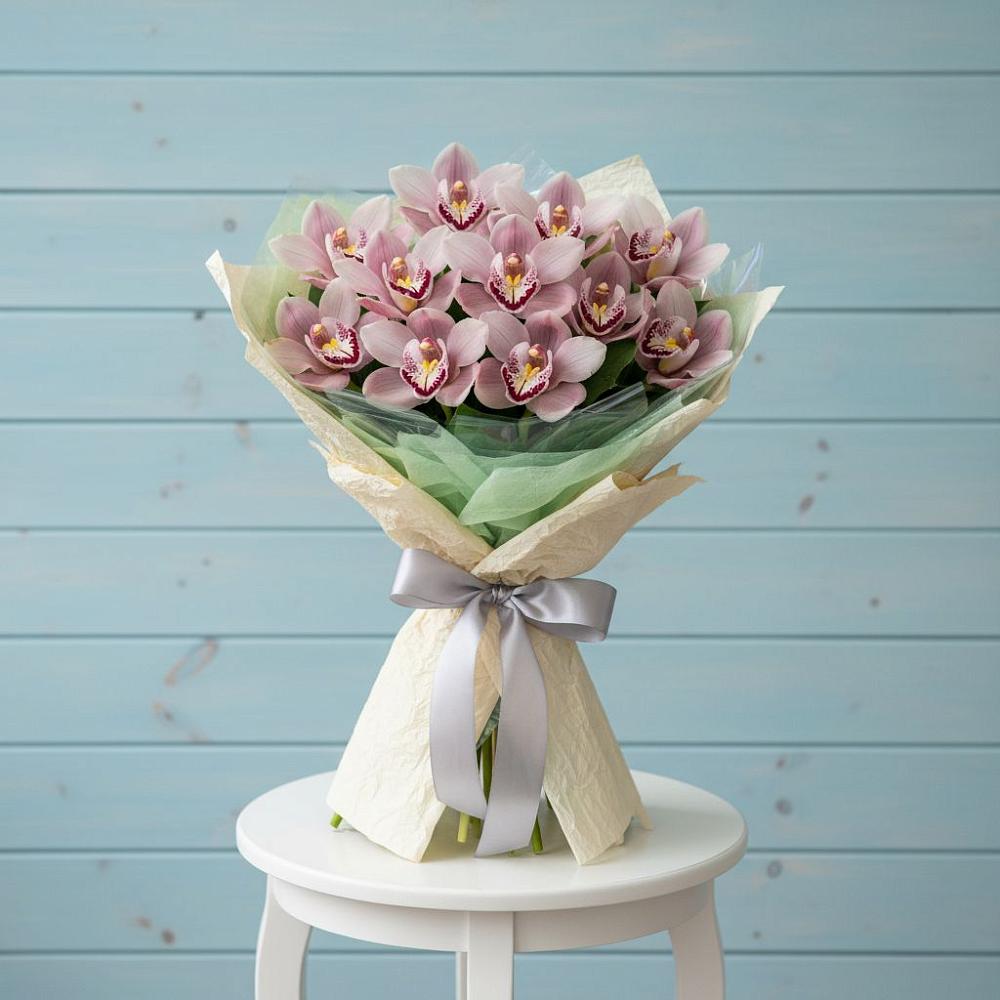 Букет цветов из: Орхидеи и Розы в Первомайском Томской области