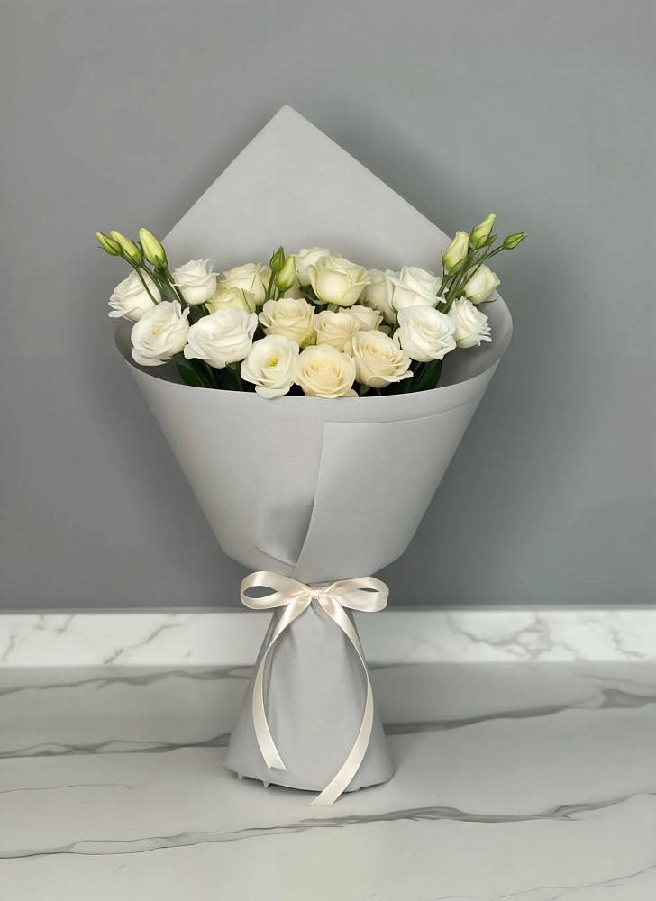 Букет цветов из: Розы и Лизиантусы в Первомайском Томской области