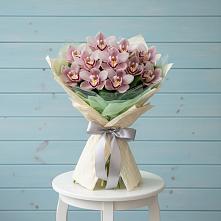 Букет цветов из:  Орхидеи и Розы в Первомайском Томской области