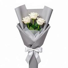 Букет 3 белые розы в Первомайском Томской области