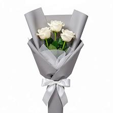 Букет 3 белые розы в Первомайском Томской области