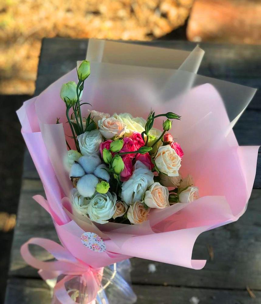 Букет цветов из: Розы и Лизиантусы в Первомайском Томской области