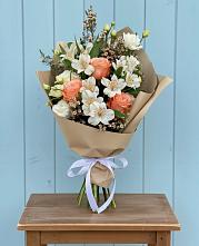 Букет цветов из:  Альстромерии, Лизиантусы, Розы и Хризантемы в Первомайском Томской области