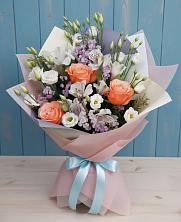 Букет цветов из:  Лизиантусы, Розы, Альстромерии и Гипсофила в Первомайском Томской области