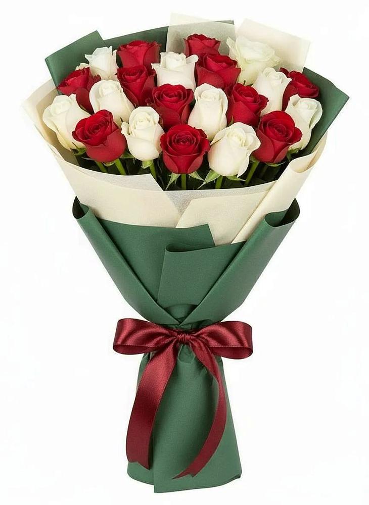 Букет Микс из красных и белых роз в Первомайском Томской области