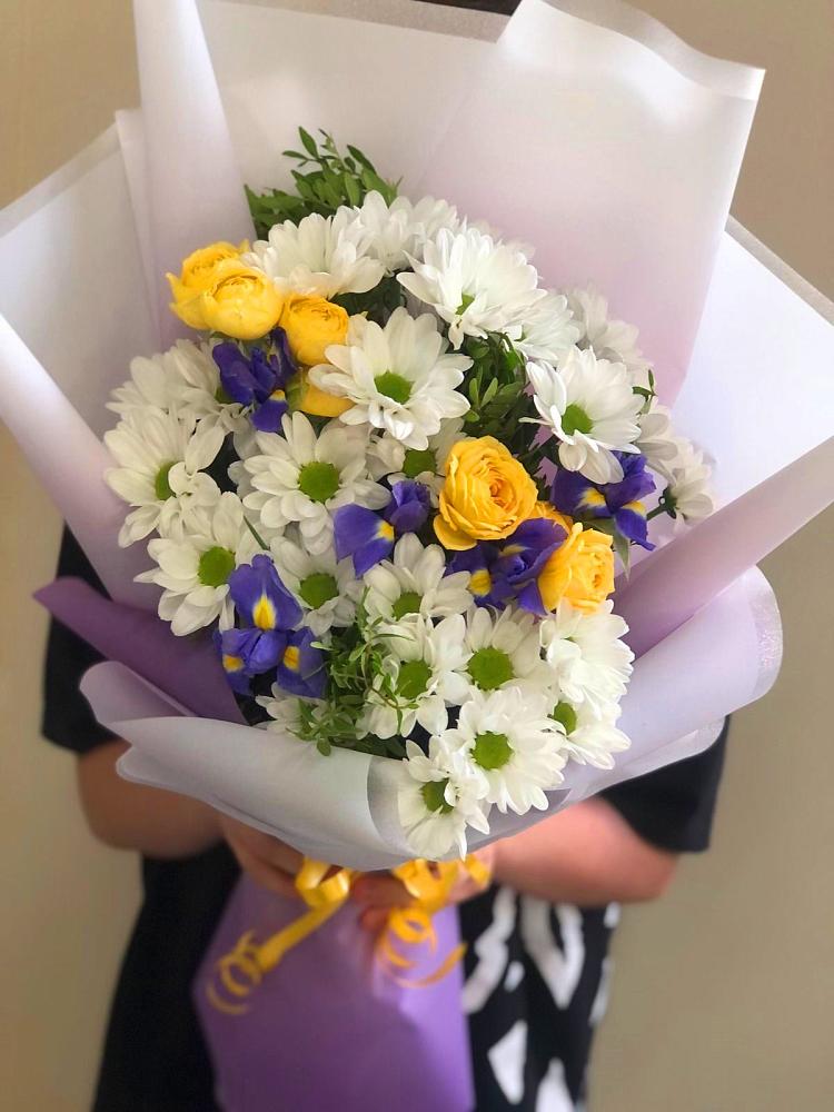 Букет цветов из: Ирисы, Хризантемы и Розы в Первомайском Томской области