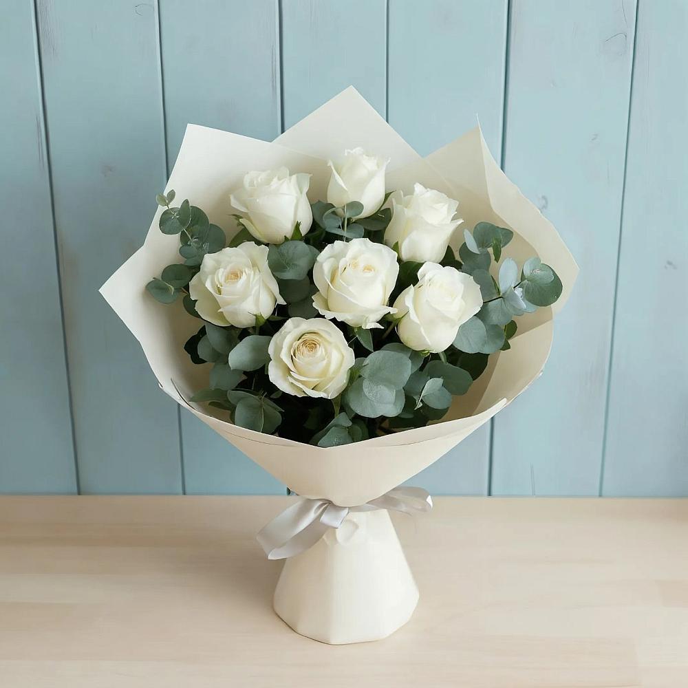 Букет Белые розы в Эвкалипте в Первомайском Томской области