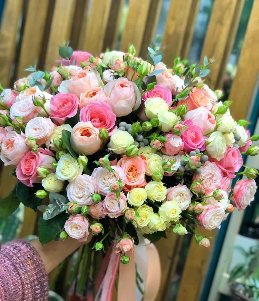 Букет цветов из: Розы в Первомайском Томской области