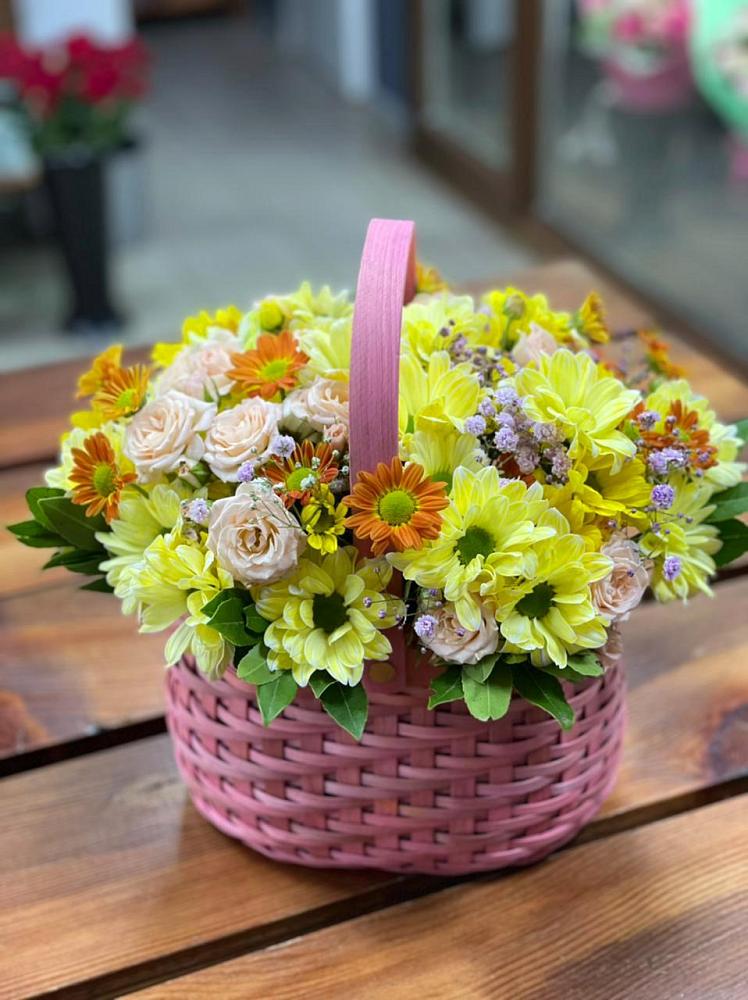 Цветочная композиция из Хризантемы и Розы в корзине в Первомайском Томской области