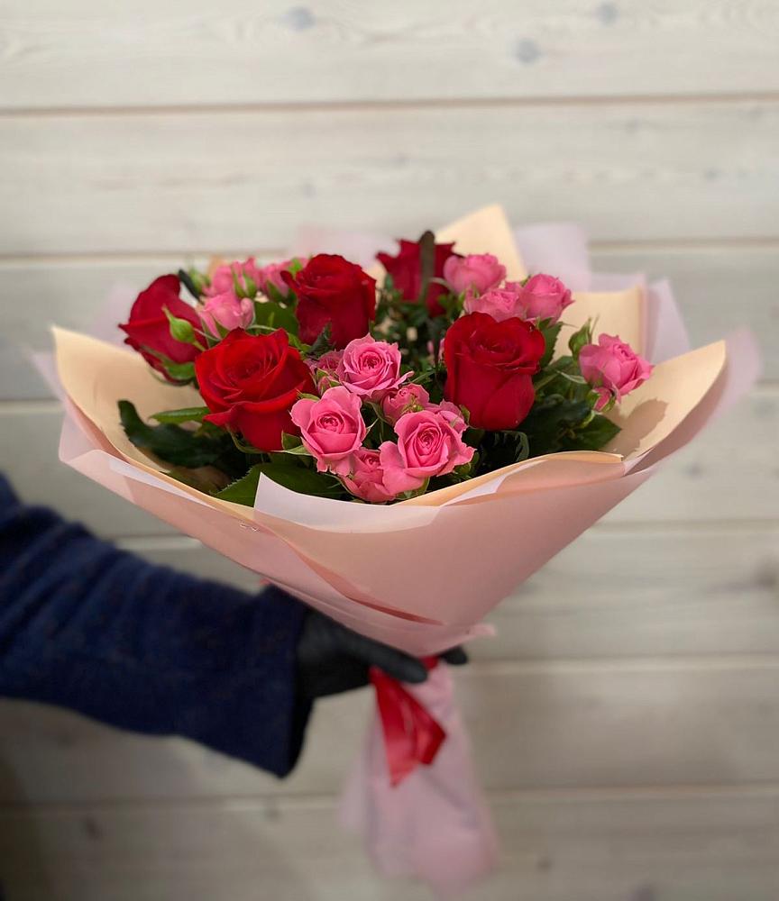 Букет цветов из: Розы в Первомайском Томской области