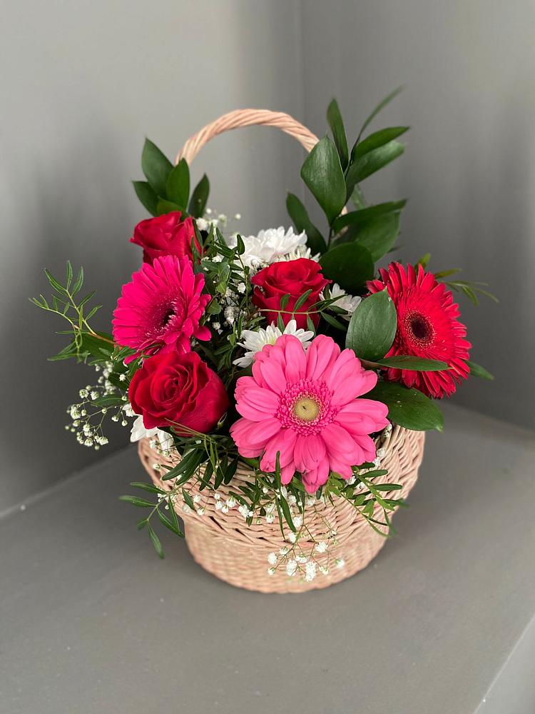 Цветочная композиция из Розы, Хризантемы и Герберы в корзине в Первомайском Томской области