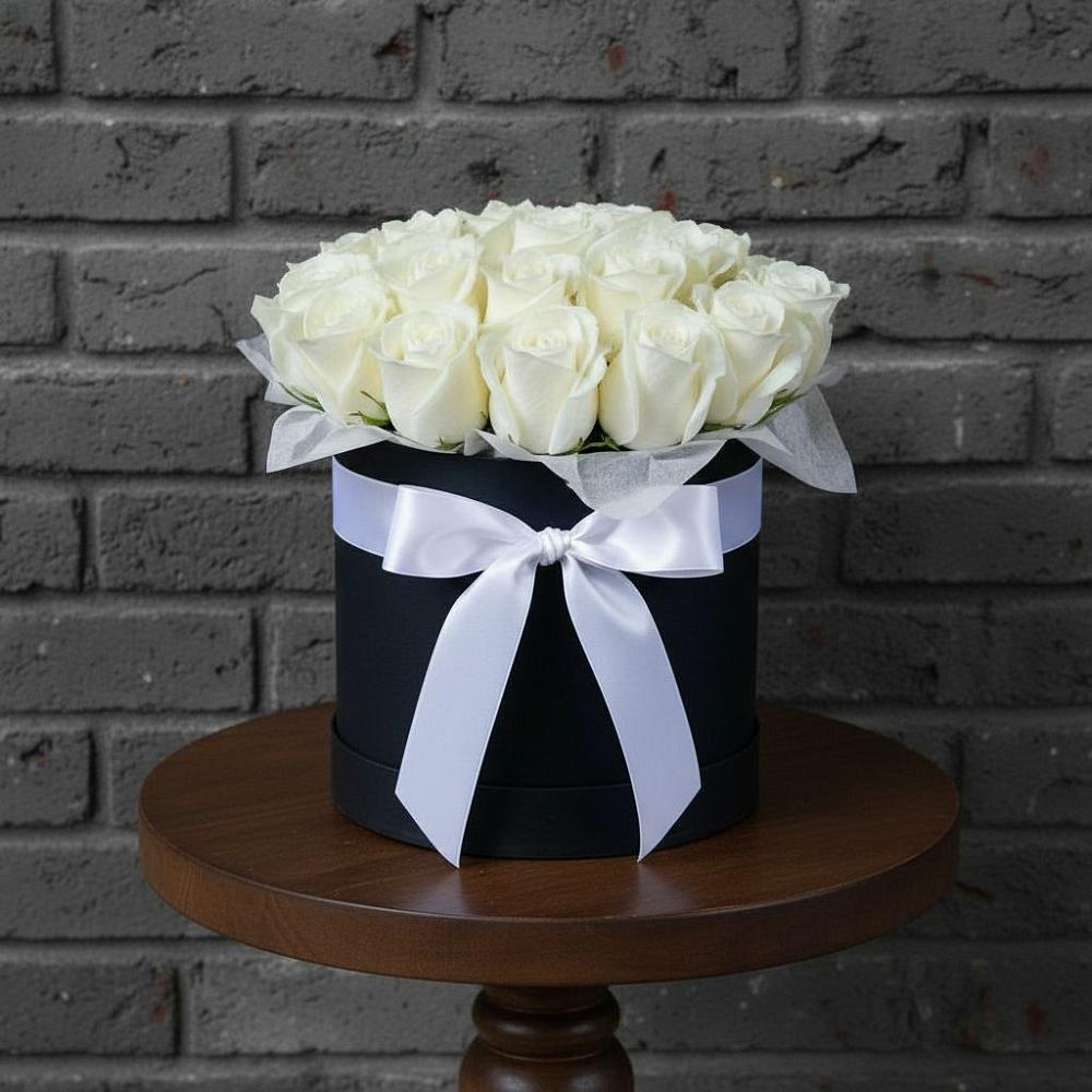 Цветочная композиция из Розы в шляпной коробке в Первомайском Томской области