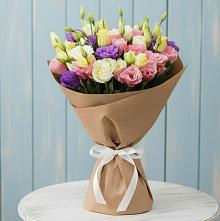 Букет цветов из:  Лизиантусы в Первомайском Томской области