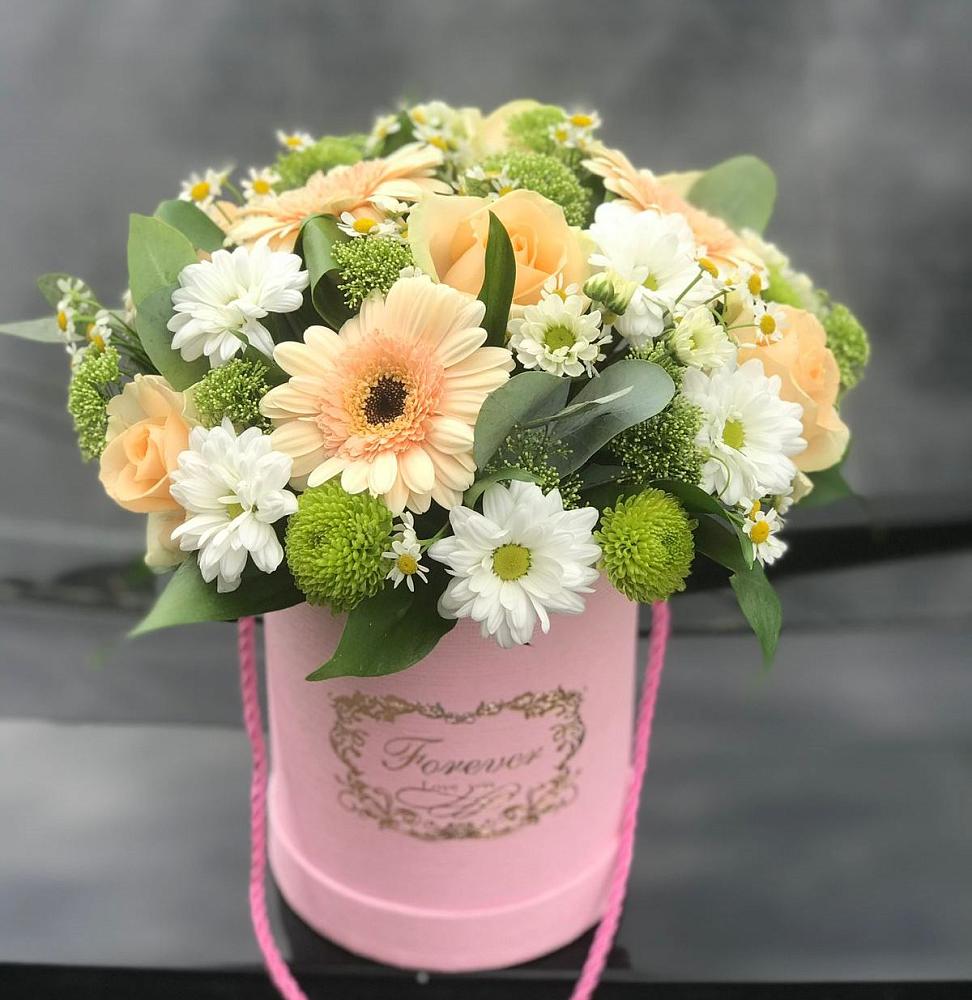 Цветочная композиция из Розы, Герберы и Хризантемы в шляпной коробке в Первомайском Томской области