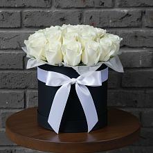 Цветочная композиция из Розы в шляпной коробке в Первомайском Томской области