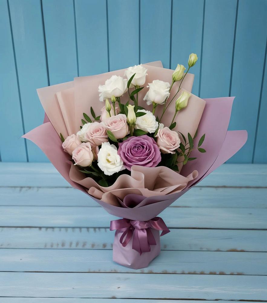 Букет цветов из: Розы и Лизиантусы в Первомайском Томской области