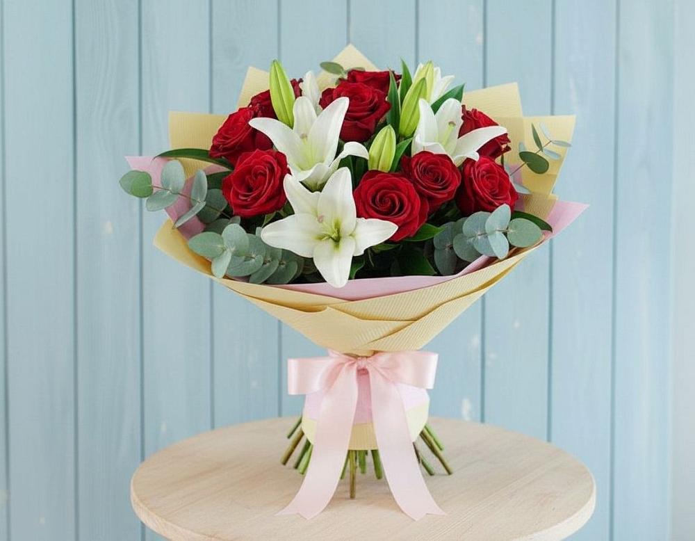 Букет цветов из: Лилии и Розы в Первомайском Томской области